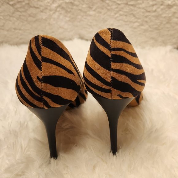 Eva Mendes for New York and Company Zebra Print Heels - Picture 6 of 6